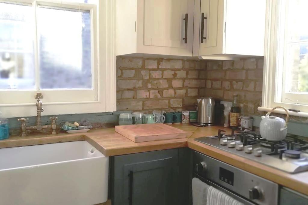 Charming London With Balcony Apartment Bagian luar foto